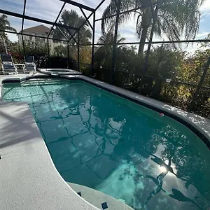 Sweet 4 Bedroom 3 Bath Pool & Davenport